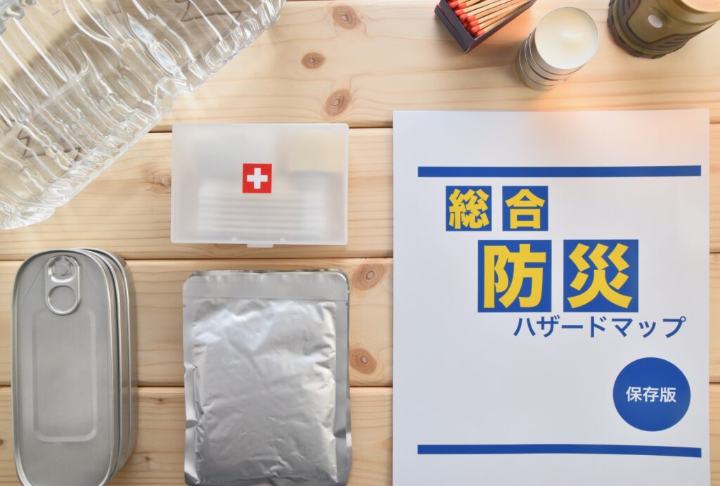 防災マップと備蓄食など 