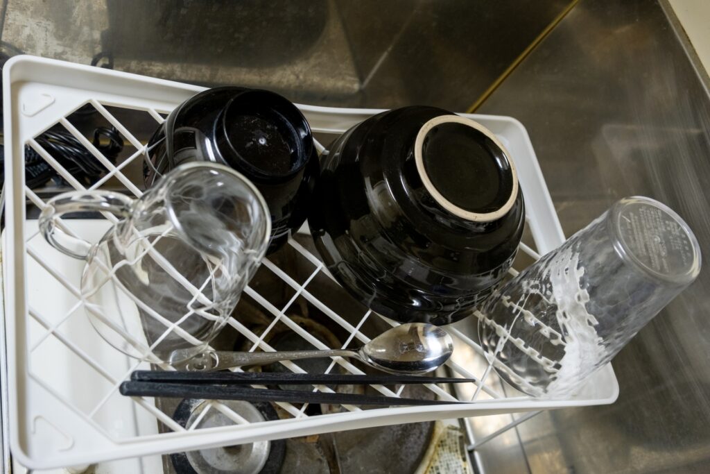 プラスチック製の食器かご（100均商品）